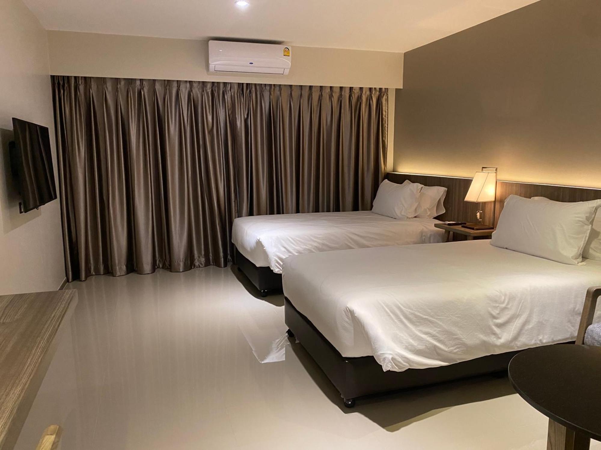 The Madera Lodge Pattaya ジョムティエンビーチ エクステリア 写真